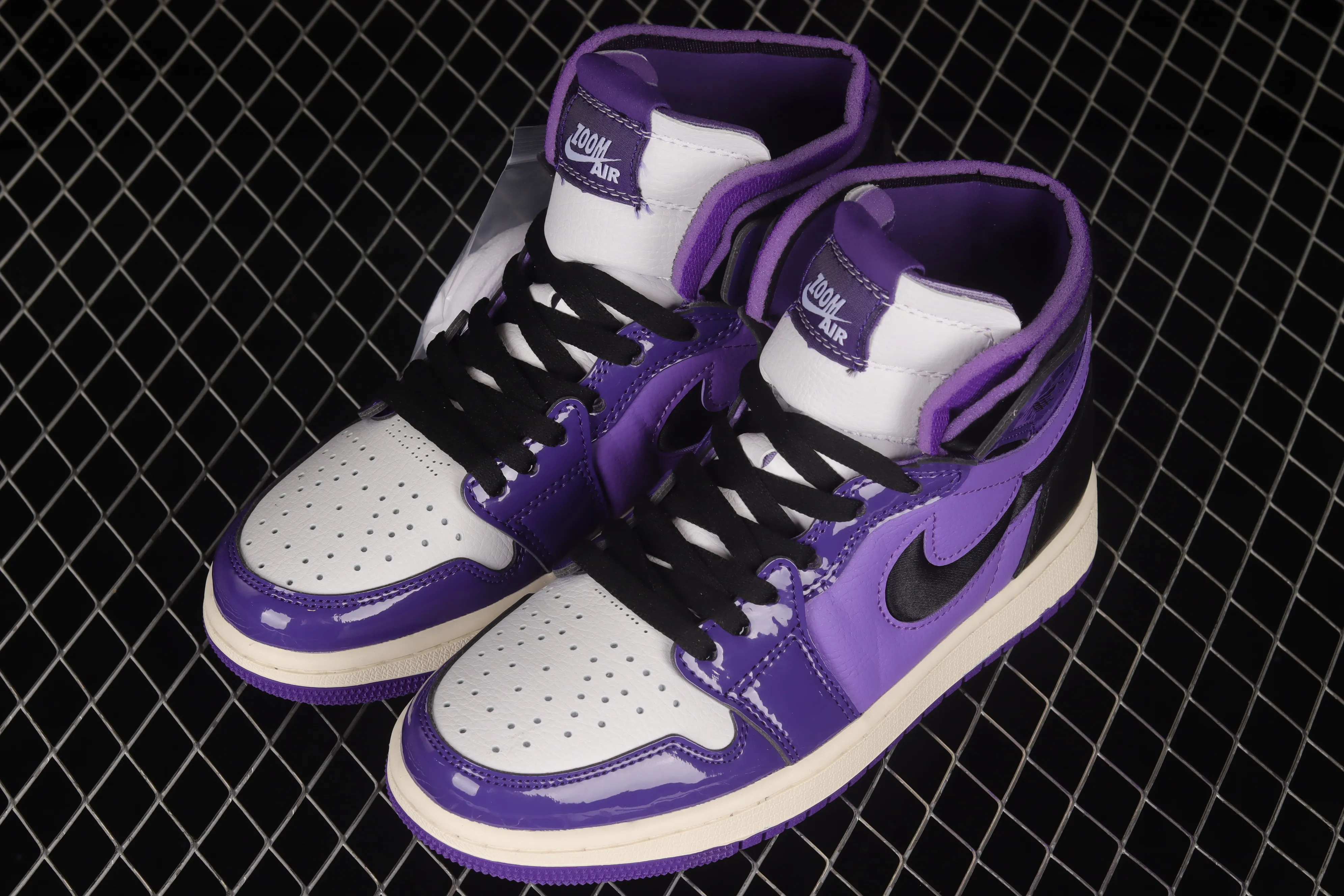 All categories Air Jordan Jordan series basketball shoes Air Jordan 1 High Air Jordan 1 Zoom CMFT AJ Joe 1 black and purple color CT0979-505
